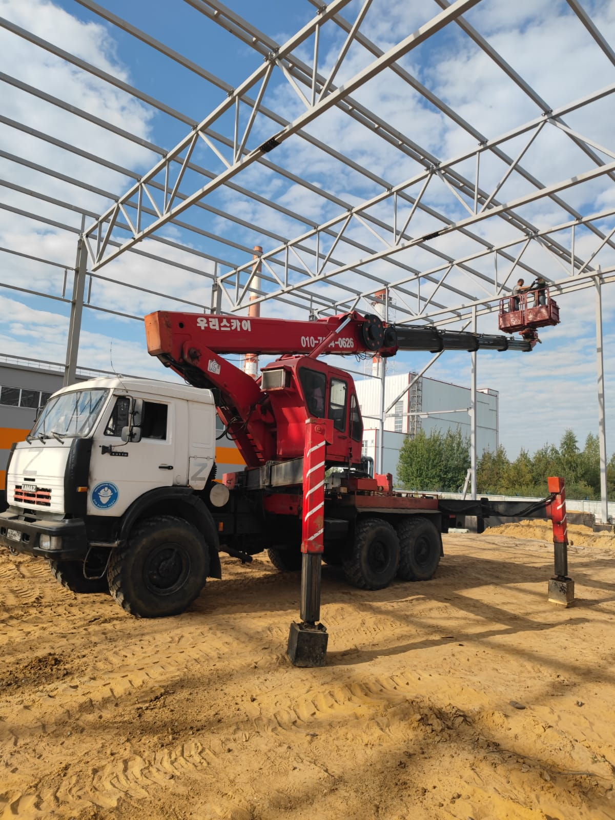 Аренда автовышки вездехода КАМАЗ 32-36 метров