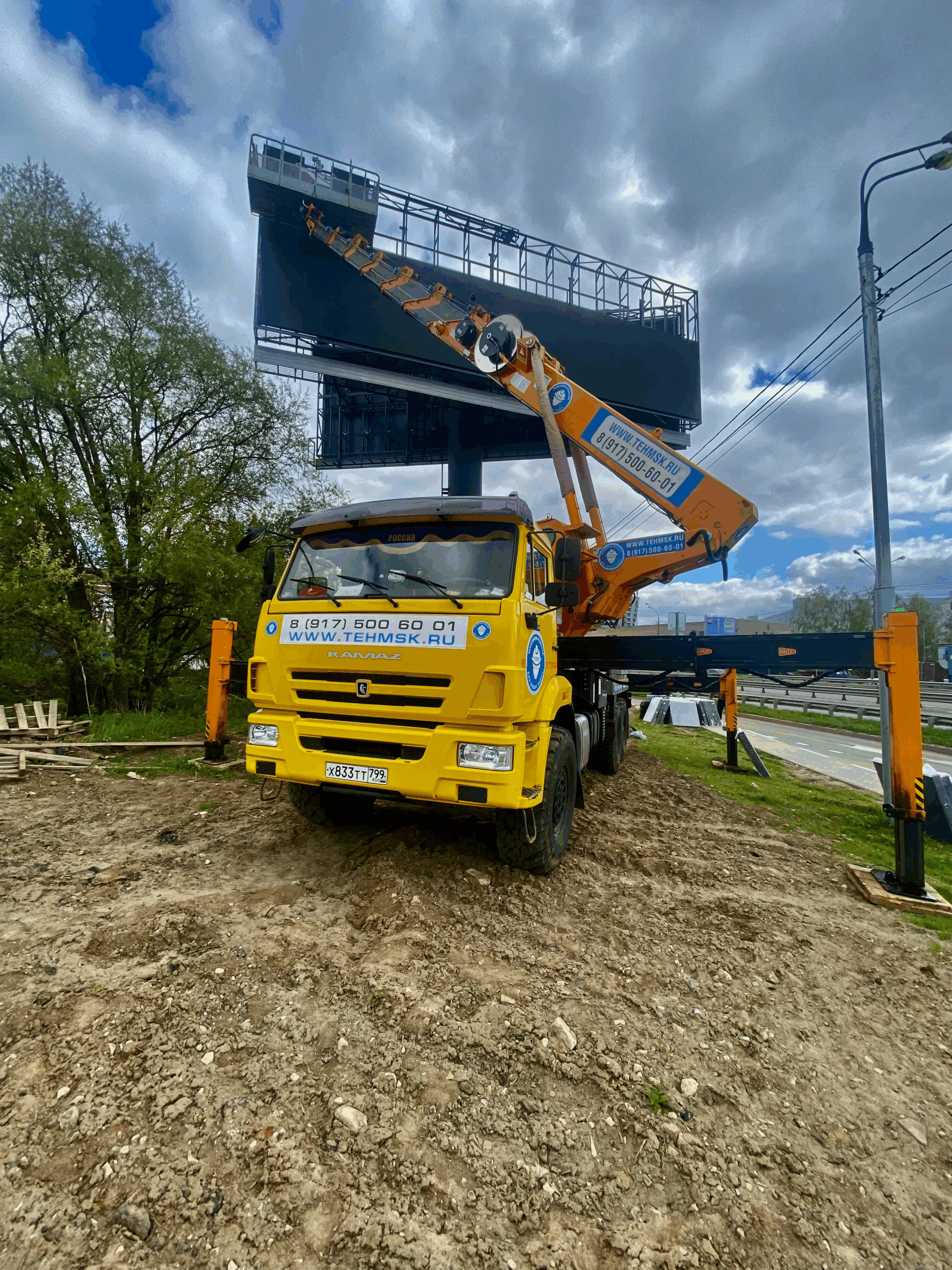 Аренда автовышки вездехода 45 метров КАМАЗ